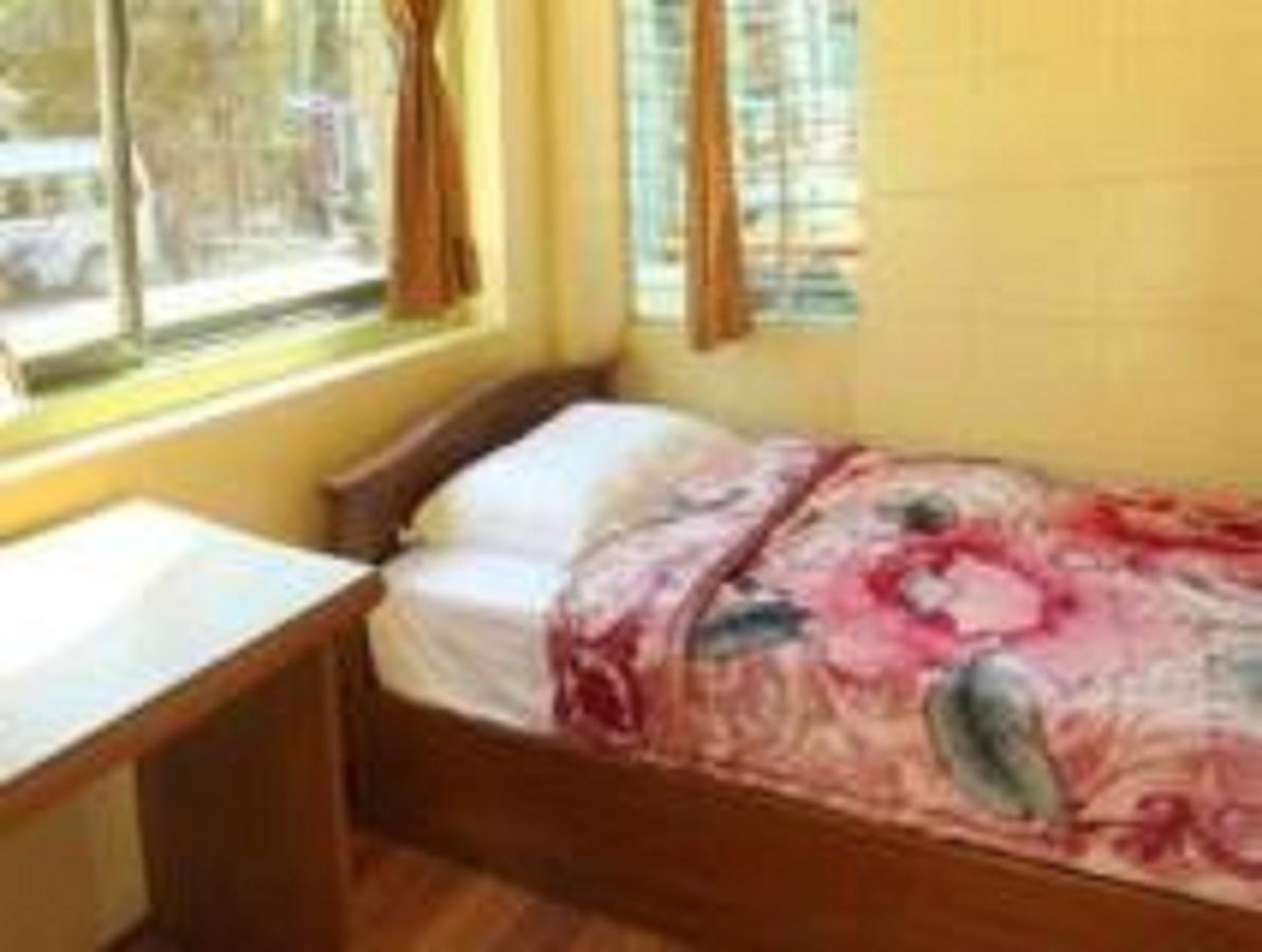 Yee Shin Guest House Hsipaw Bagian luar foto