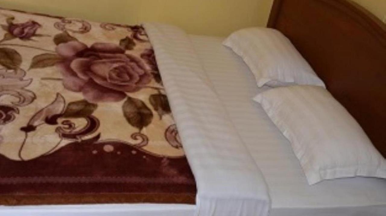 Yee Shin Guest House Hsipaw Bagian luar foto