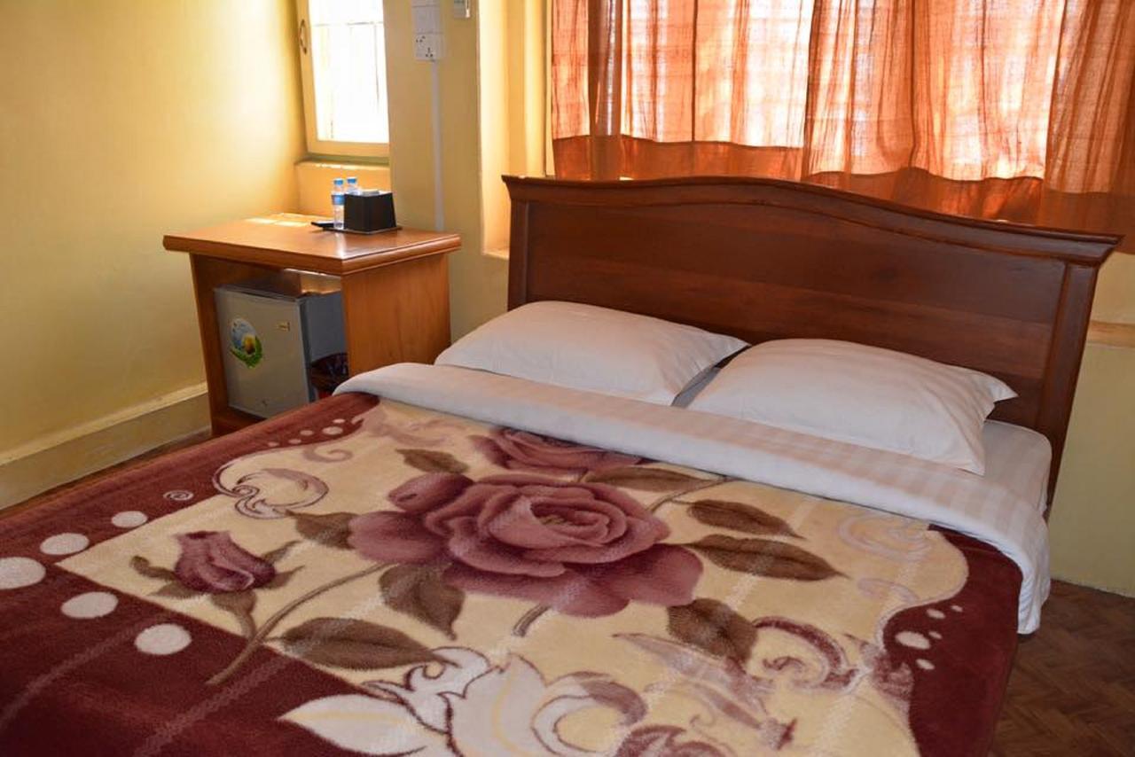 Yee Shin Guest House Hsipaw Bagian luar foto
