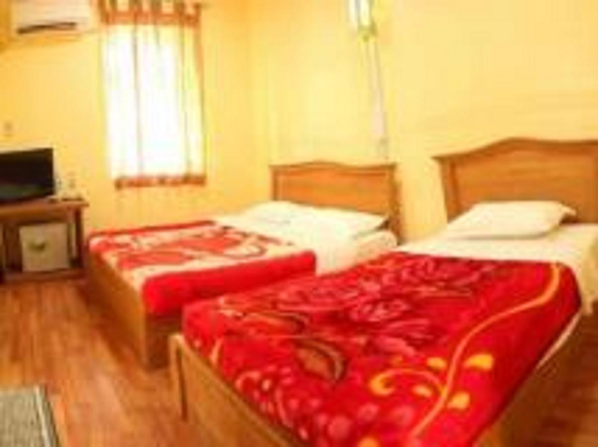 Yee Shin Guest House Hsipaw Bagian luar foto