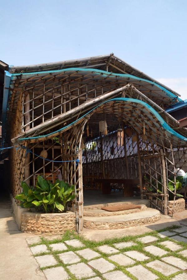 Yee Shin Guest House Hsipaw Bagian luar foto